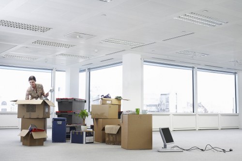 Local Holloway van service handling moving and transport tasks